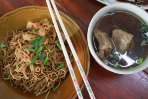 Read more about the article หมี่หุ้นป้าฉ่าง แนะนำพร้อมร้านเด็ดโดยคนพื้นที่