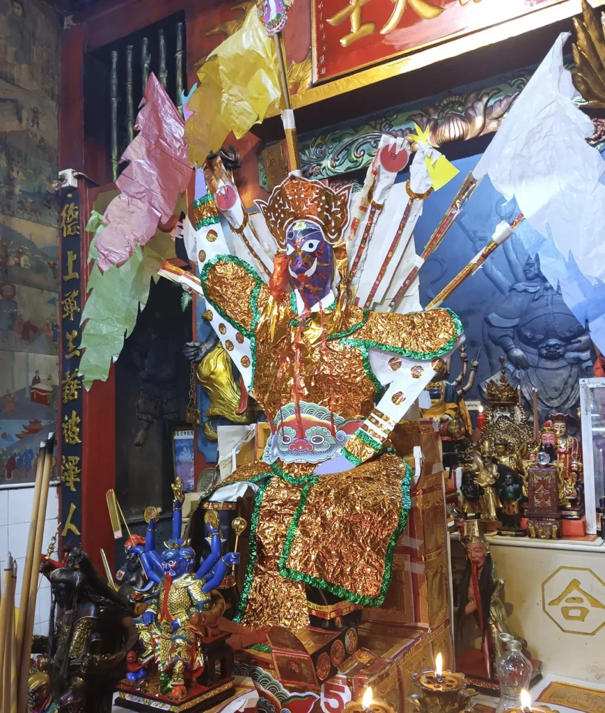 ไต่สือเอี้ย (大士爺) หรือ พ้อต่อก้ง (普渡公)